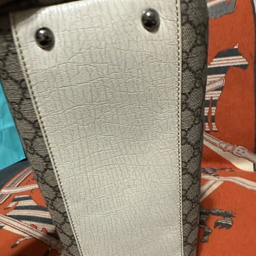 GUCCI ❤️🌟BEIGE MONOGRAM TOTE ⭐️ - Picture 6 of 10